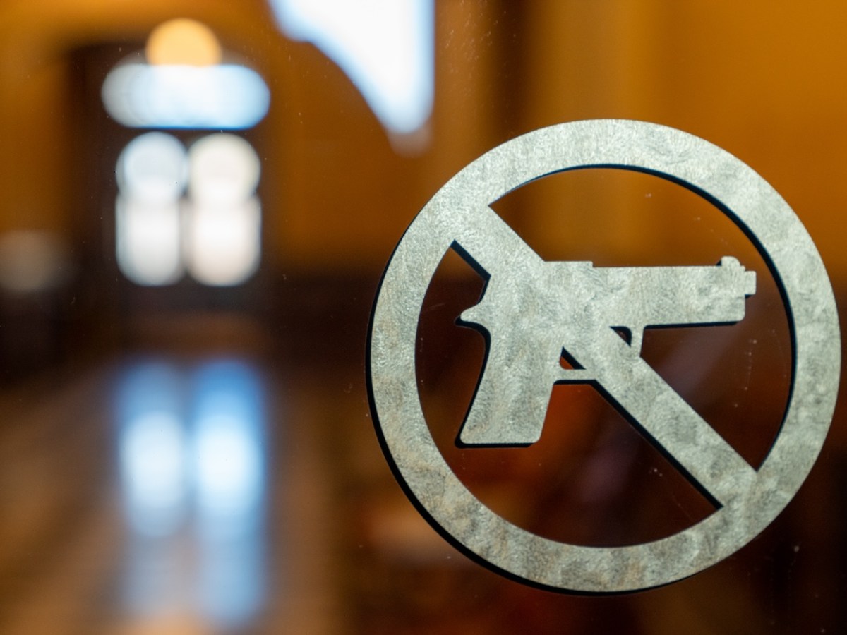Gordon lets Wyoming gun-free zones repeal become law, decries ‘legislative power grab’